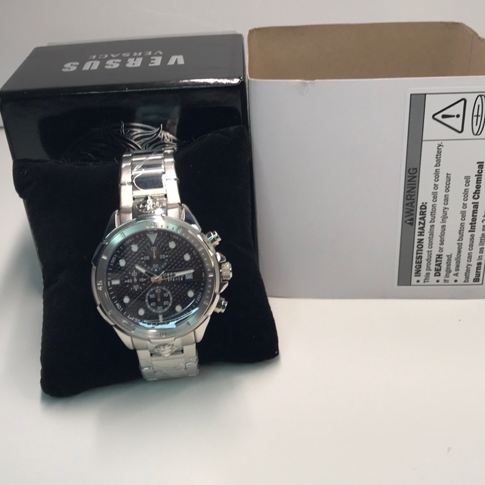New Authentic VERSUS VERSACE  6e Arrondissement Bracelet Watch